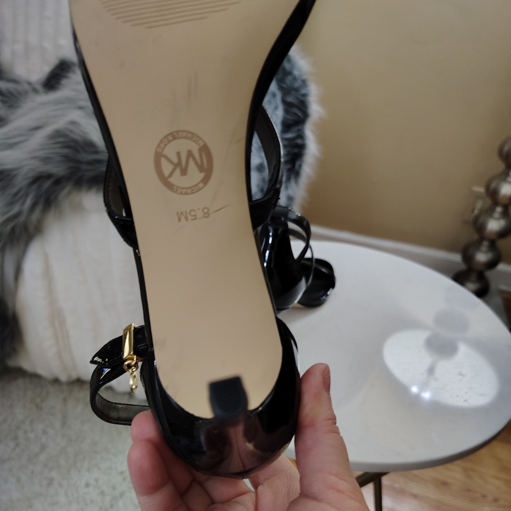 🆕⭐ Micheal Kors Black Patent Sandals Heels - Picture 13 of 16